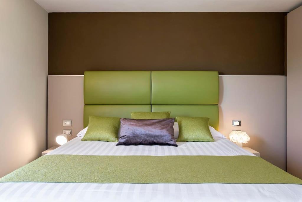 Exclusive Views From A Sunny Attic Apartment! Appartamento *