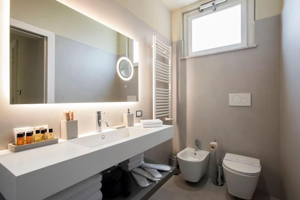 Exclusive Views From A Sunny Attic Apartment! Roma