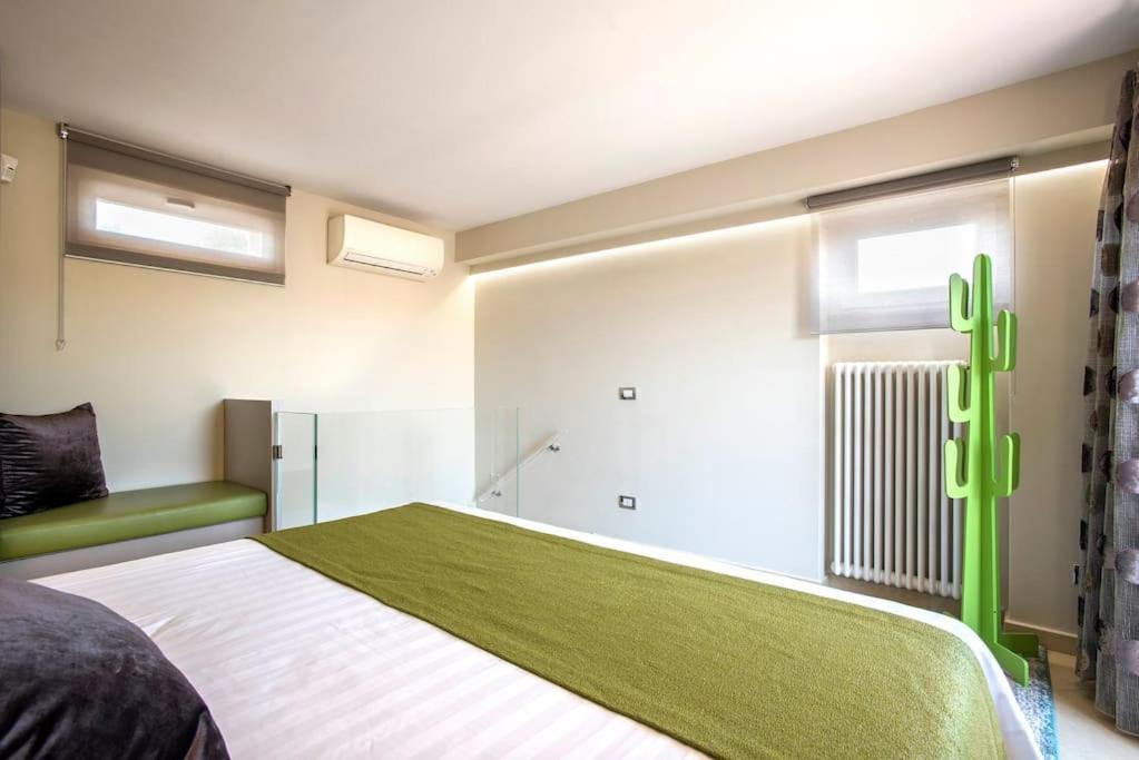 Exclusive Views From A Sunny Attic Apartment! * Roma