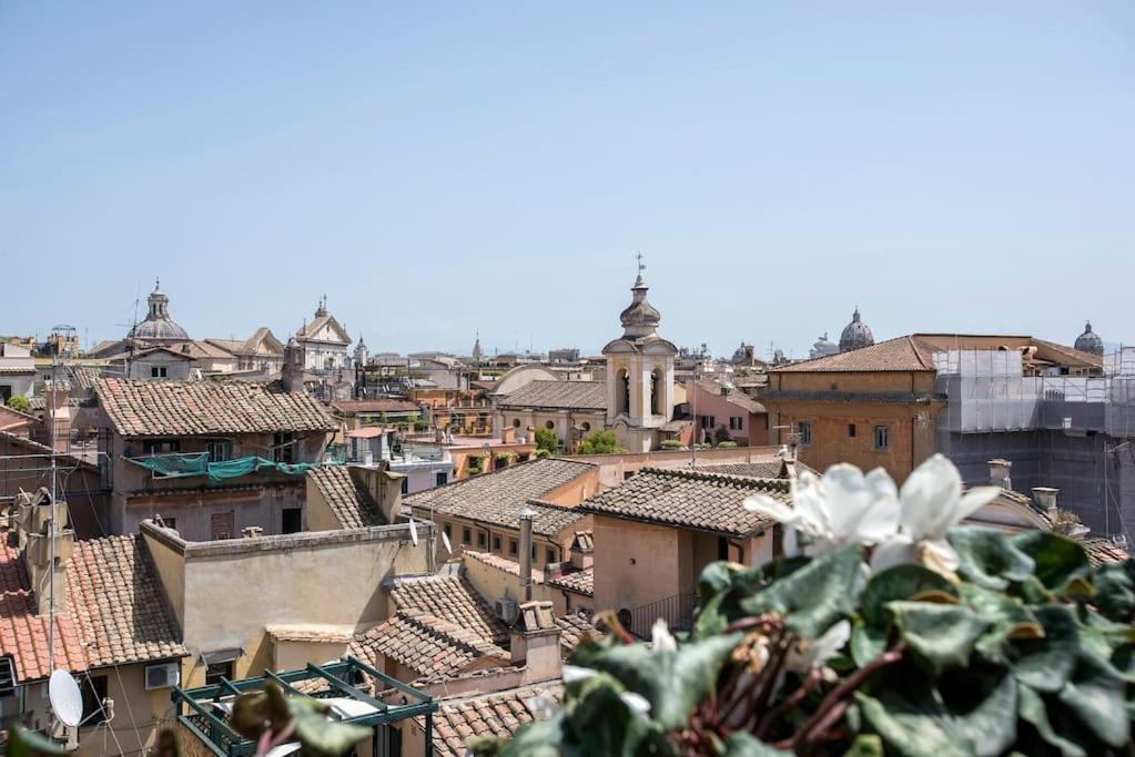 Exclusive Views From A Sunny Attic Apartment! Roma