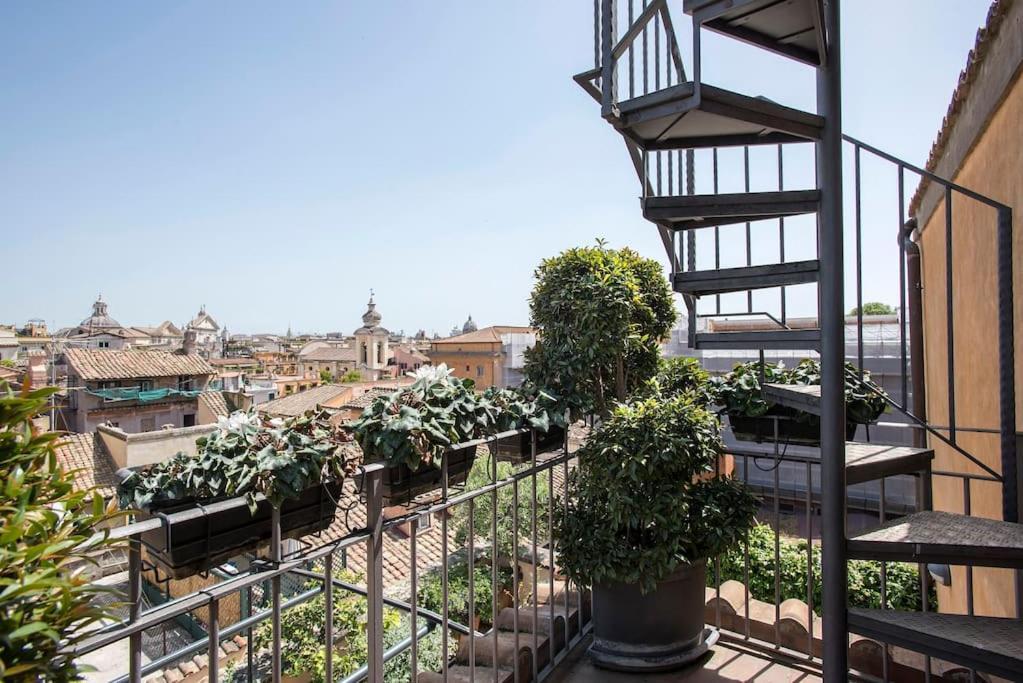 Exclusive Views From A Sunny Attic Apartment! * Roma