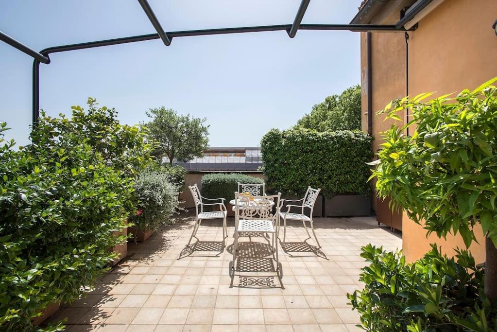 Exclusive Views From A Sunny Attic Apartment! * Roma